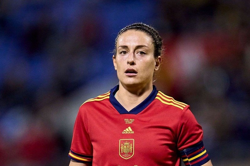 Alexia Putellas trong màu áo của tuyển Tây Ban Nha