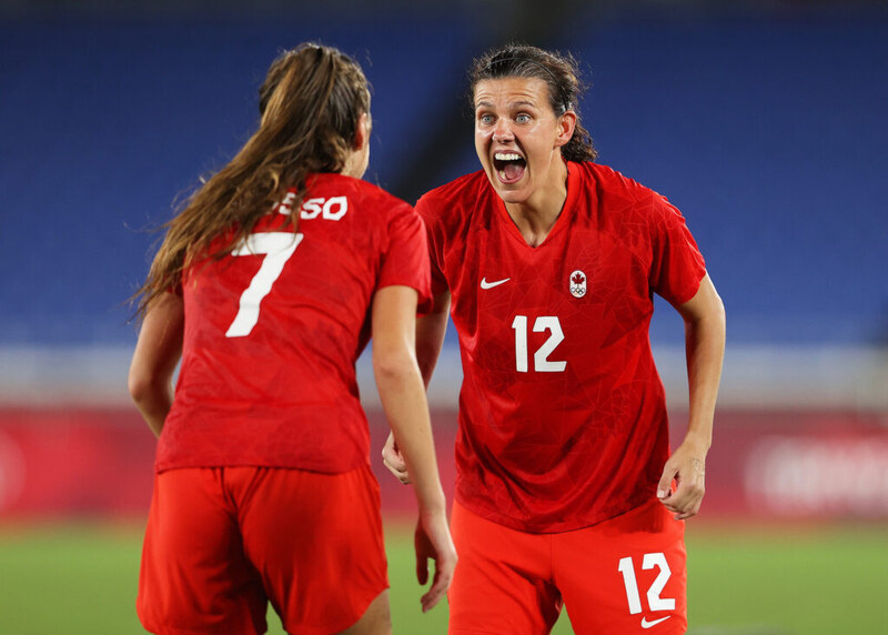 Pha ăn mừng của Christine Sinclair
