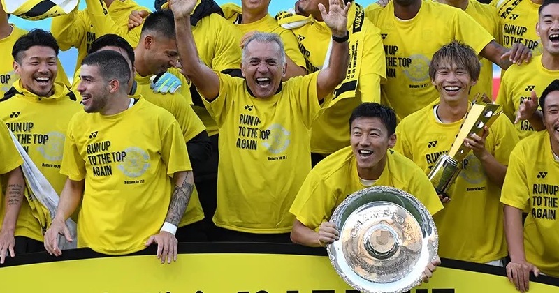 Câu lạc bộ vô địch J.League 2011 ngay khi vừa trở lại sau khi lên hạng