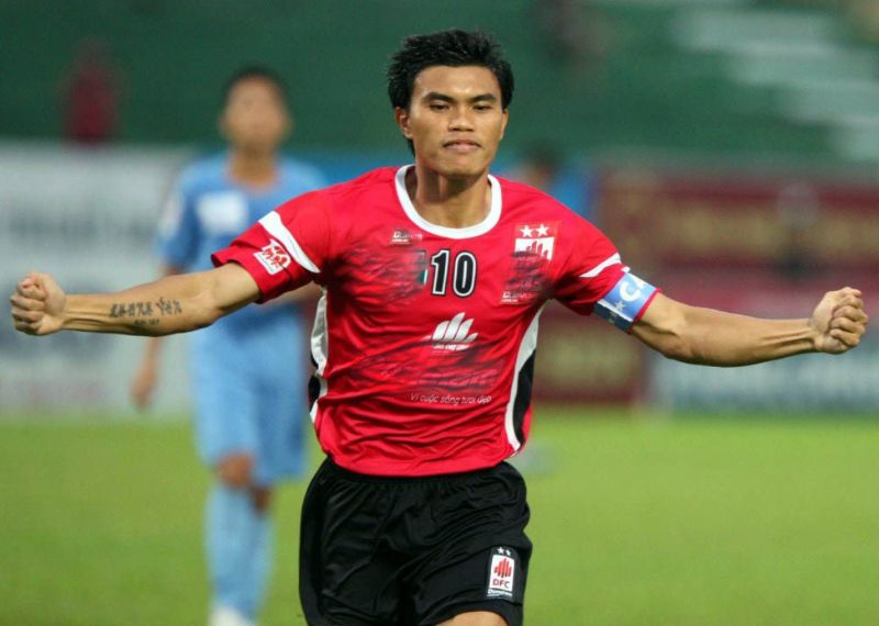 Anh từng giành Quả bóng Vàng Việt Nam 2005 và là đội trưởng tuyển Việt Nam vô địch AFF Cup 2008