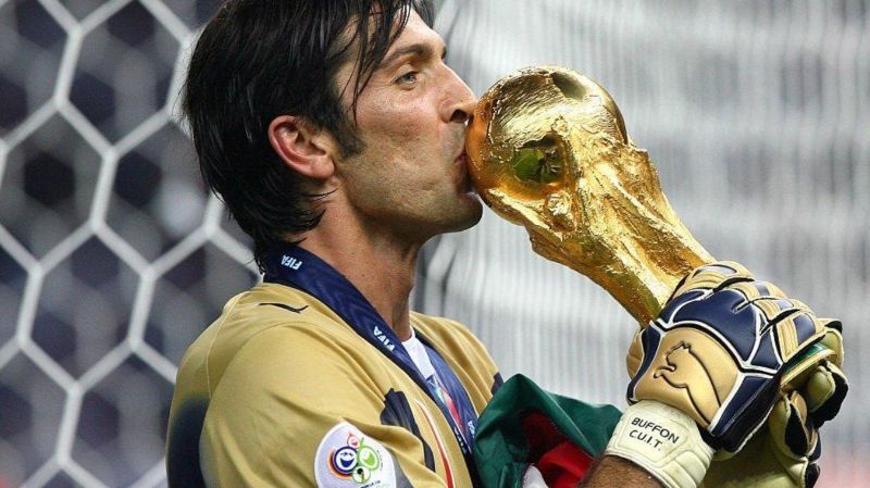 Buffon nổi bật với phản xạ tuyệt vời, sự điềm tĩnh và phong cách thi đấu chuyên nghiệp hiếm có