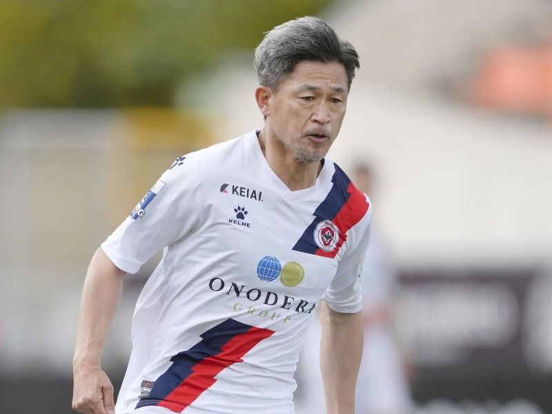 Kazuyoshi Miura sở hữu sự nghiệp thi đấu chuyên nghiệp kéo dài hơn ba thập kỷ