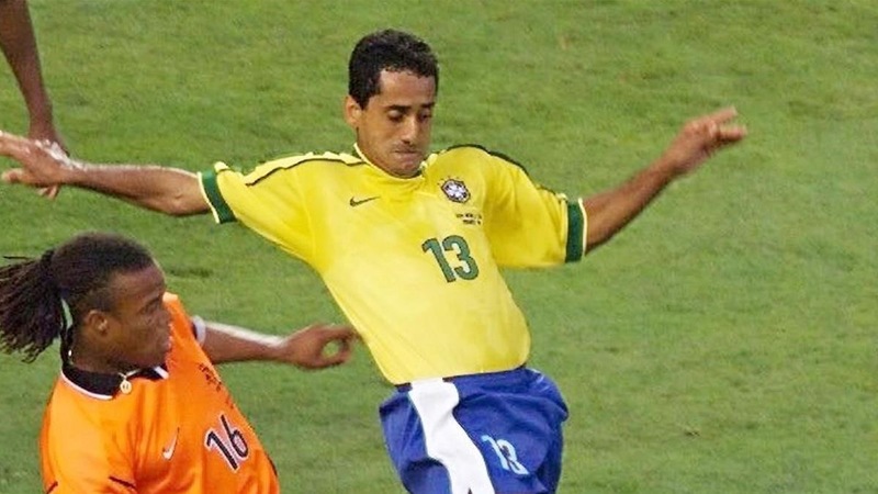 Từ người được gọi bổ sung đến hậu vệ vàng của tuyển Brazil